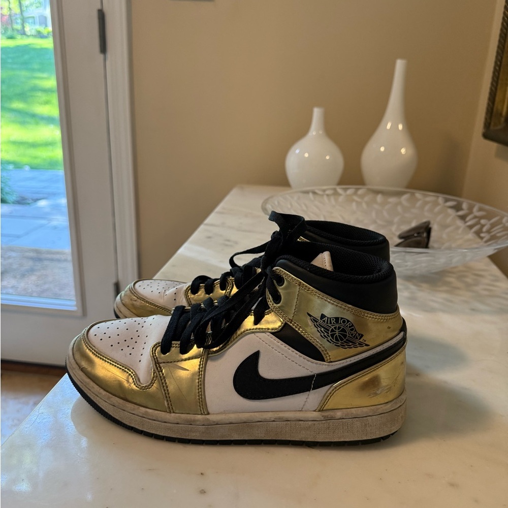 Nike High-Top Sneakers in Gold and White - Picture 2 of 3